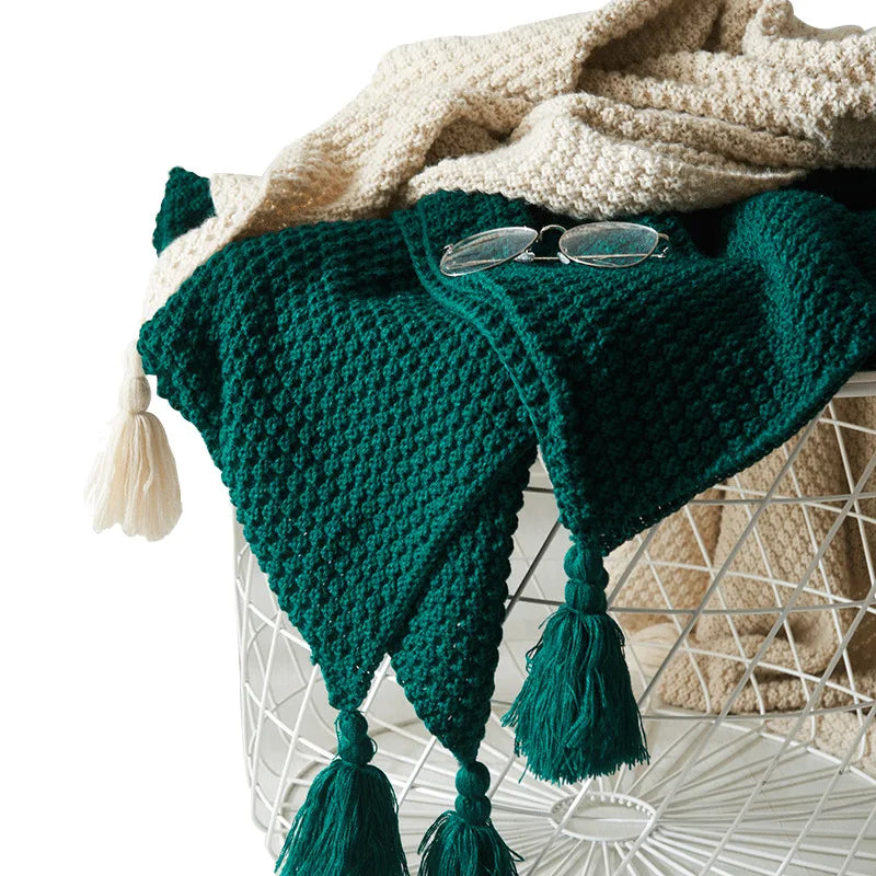 Wolldecke ArcticHaven | Skandinavisches Design mit Quasten & Kugeln | Warm & Stilvoll