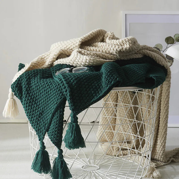 Wolldecke ArcticHaven | Skandinavisches Design mit Quasten & Kugeln | Warm & Stilvoll