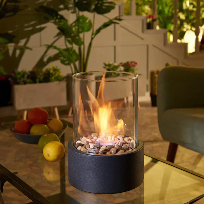 Tischlaterne FlammaLume | Tragbare Deko-Feuerlampe | Modernes Design & Flammeneffekt | Für Innen & Außen | Rund aus Stahl & Glas