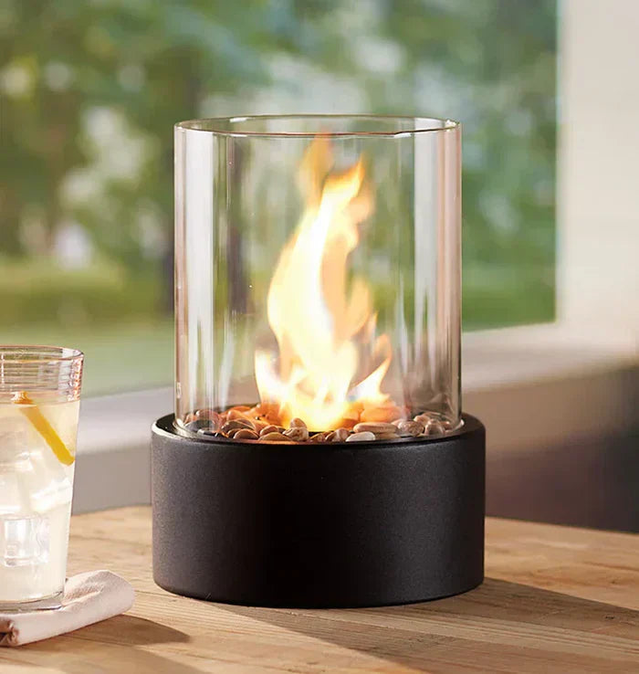 Tischlaterne FlammaLume | Tragbare Deko-Feuerlampe | Modernes Design & Flammeneffekt | Für Innen & Außen | Rund aus Stahl & Glas