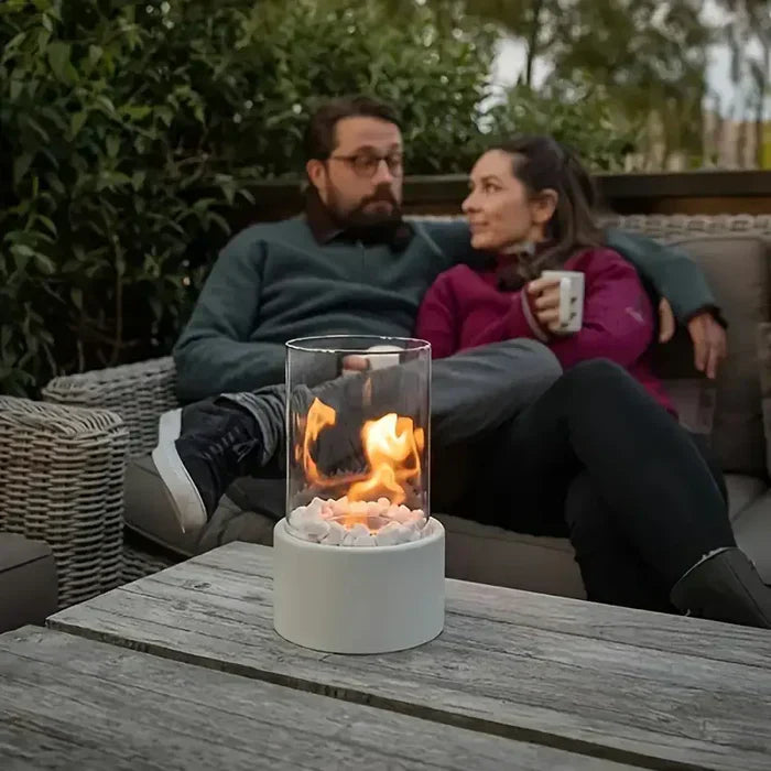 Tischlaterne FlammaLume | Tragbare Deko-Feuerlampe | Modernes Design & Flammeneffekt | Für Innen & Außen | Rund aus Stahl & Glas