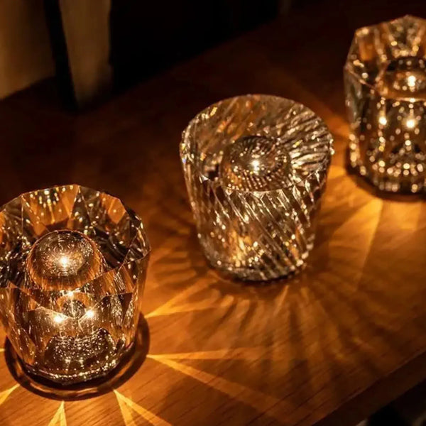 Kristall Tischlampe VÉLORIA | Diamantoptik & 360° Lichtspiel | Kabellos & USB-Aufladbar | Bis zu 12 Std. Leuchtdauer