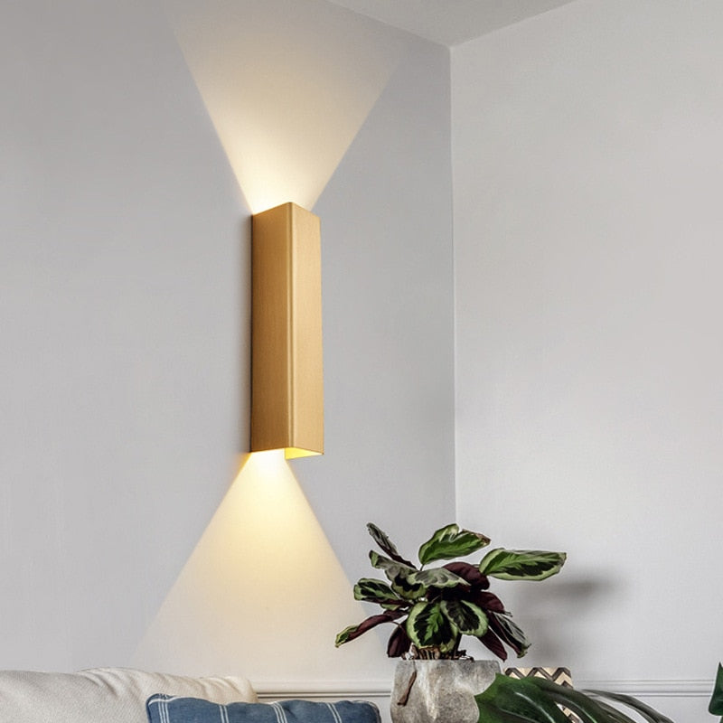 Veloria Moderne Außenwandleuchte | Elegantes Design | LED mit 3 Lichtfarben | Hochwertiges Metallgehäuse