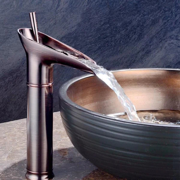 AquaVintura Antiker Wasserfall-Waschtischhahn | Messingarmatur mit Einhandmischer | Warm- & Kaltwasser | Bronzeoptik