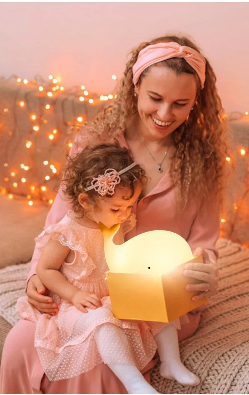 Kinder Nachtlicht WALLYLOON | Farbwechsel LED | Touchsensor | USB | Wal-Design aus Silikon