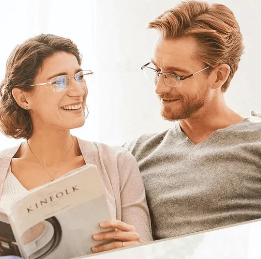 Viselio Intelligente Lesebrille mit Gleitsichtgläsern | Ultraleicht & Blaulichtfilter | Für Nah- & Fernsicht | Titanrahmen TR90