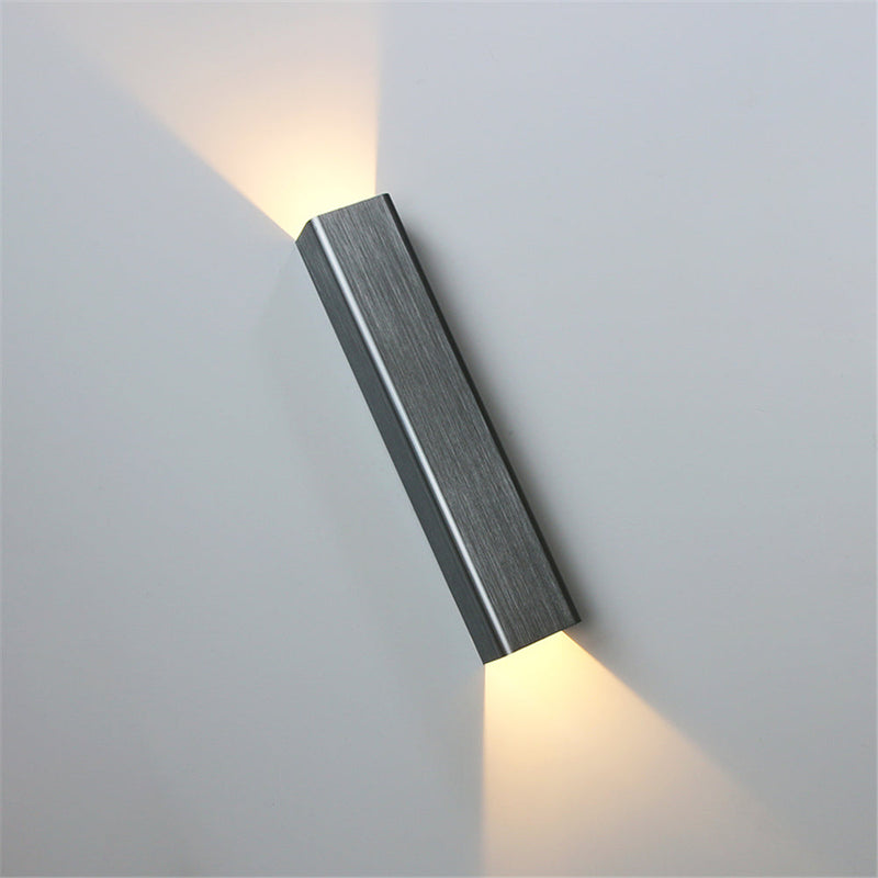 Veloria Moderne Außenwandleuchte | Elegantes Design | LED mit 3 Lichtfarben | Hochwertiges Metallgehäuse