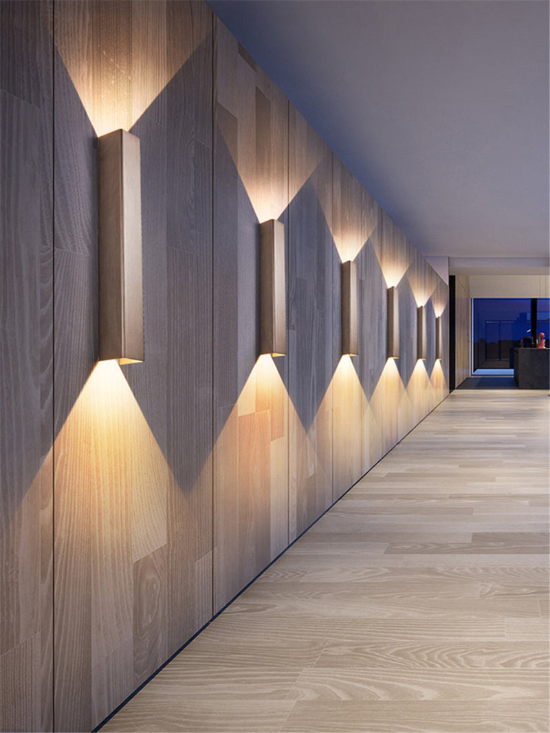 Veloria Moderne Außenwandleuchte | Elegantes Design | LED mit 3 Lichtfarben | Hochwertiges Metallgehäuse